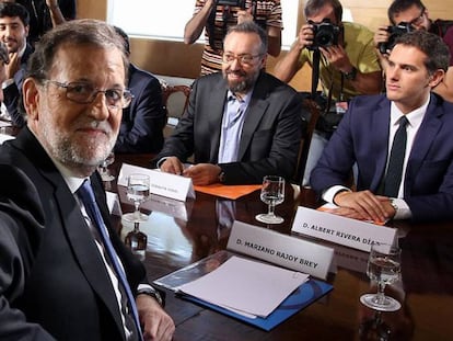 Rajoy y Rivera durante la reunión de PP y Ciudadanos. JAIME VILLANUEVA