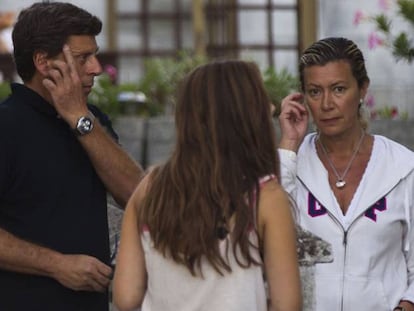 Los padres de Diana Quer junto a su hija menor.