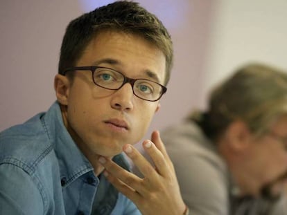 Íñigo Errejón, Jorge Lago y Carolina Bescansa, ayer en Madrid.