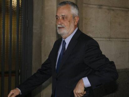 El expresidente José Antonio Griñán, la pasada primavera en los juzgados. PACO PUENTES
