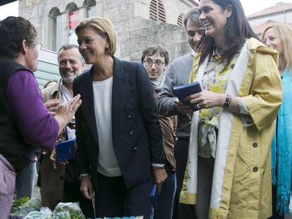 La secretaria general del PP, María Dolores de Cospedal, este jueves en un acto de campaña en Santiago.