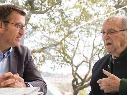 Feijóo, este mediodía tomando con Fernández Albor.