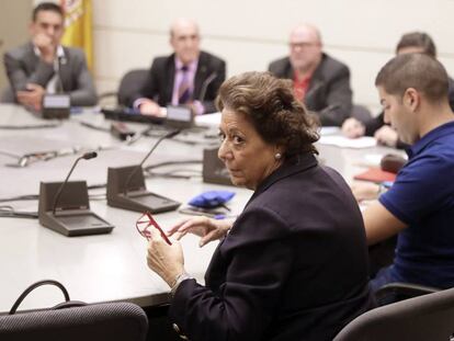 La senadora Rita Barbera, este martes, en la reunión del Grupo Mixto.