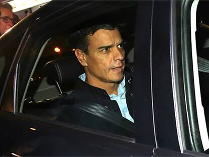 Pedro Sánchez a fora de la seu del PSOE a Madrid.