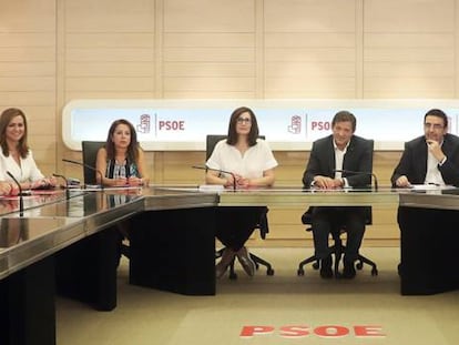 Reunión de la Comisión Gestora del PSOE, presidida por Javier Fernández. ULY MARTÍN