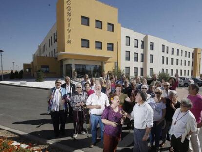 Grupo de amigos jubilados que vive en la residencia autogestionada Convivir, Cuenca. Foto/Vídeo: Carlos Rosillo.