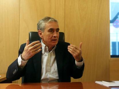 Ramón Jáuregui, eurodiputado del PSOE, durante la entrevista.