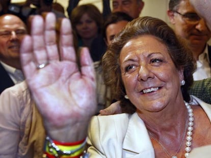 Rita Barberá en la sede del PP de Valencia tras las elecciones.