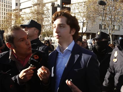 Francisco Nicolás saliendo de los juzgados de Plaza de Castilla de Madrid en 2014.