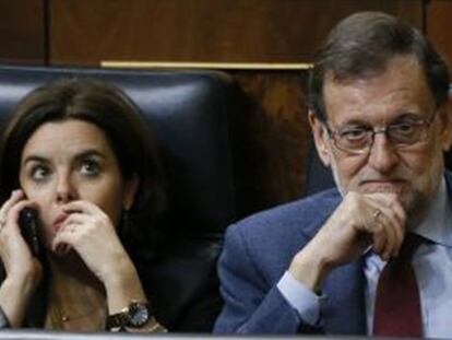 Soraya Sáenz de Santamaría y Mariano Rajoy durante la votación.