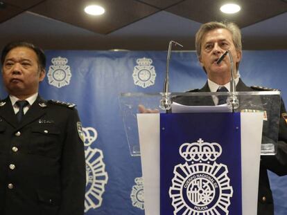El comisario general de Policía Judicial, Eloy Quirós (c), durante la rueda de prensa ofrecida para explicar la operación denominada Wall.