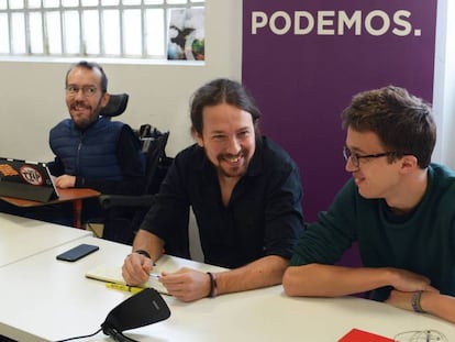 Pablo Echenique, Pablo Iglesias e Íñigo Errejón.