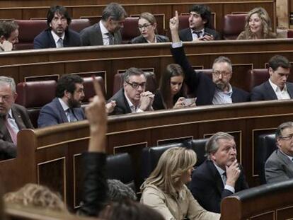 Los diputados en el Pleno del Congreso.