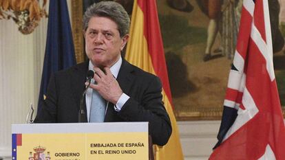 FOTO: Trillo, el pasado jueves en Londres al anunciar su renuncia. / VÍDEO: Declaraciones del exembajador tras su renuncia.