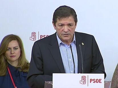 FOTO: El presidente de la gestora del PSOE, Javier Fernández, este sábado. / VÍDEO: Discurso íntegro de Fernández en el Comité.