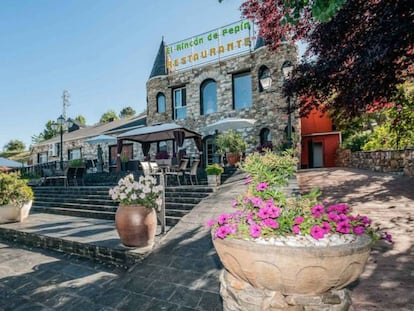 Imagen del exterior de la entrada del restaurante El Rincón de Pepín. R. Pepín