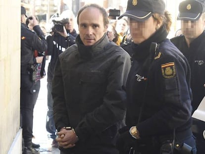 Miguel Angel Muñoz, acusado del asesinato de Denise Pikka, a su llegada a la Audiencia Provincial de León, este lunes.