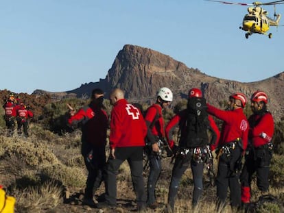 Rescate de los turistas atrapados tras una avería del teleférico del Teide.