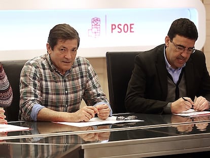 Ascensión Godoy, Javier Fernández y Mario Jiménez, hoy en Ferraz.