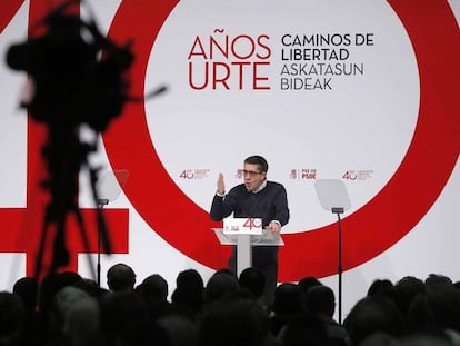 El candidato a dirigir el PSOE, Patxi López, en el Kursaal de San Sebastián.