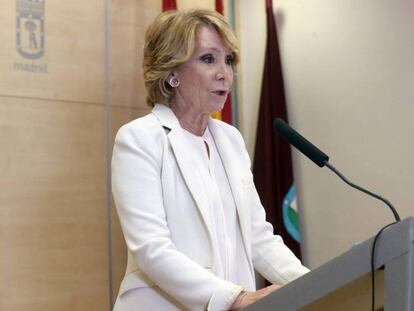 Esperanza Aguirre durante su dimisión como portavoz del PP en el Ayuntamiento de Madrid.