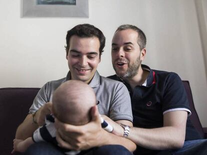 Nacho Díaz, a la izquieda, y Jaime Sánchez han sido padres en Canadá por gestación subrogada.
