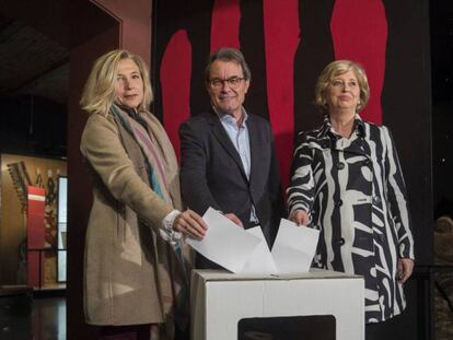 Acto previo al juicio contra Artur Mas, Irene Rigau y Joana Ortega por el 9N.