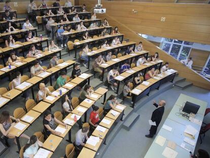 Alumnos en selectividad en la Universidad Complutense de Madrid.