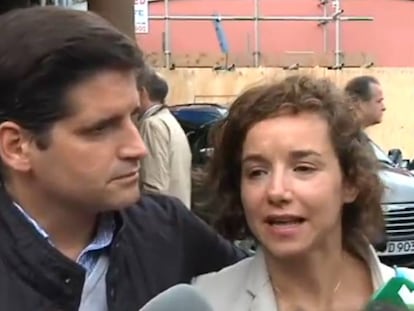 Los hermanos de Ignacio Echeverría, en declaraciones ante los medios, en Londres.