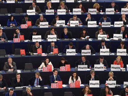 La bancada del Parlamento europeo, durante la votación del CETA. Vídeo: '¿Qué es el CETA?'.