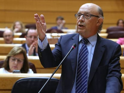 Cristóbal Montoro durante el pleno de Sesion de Control.