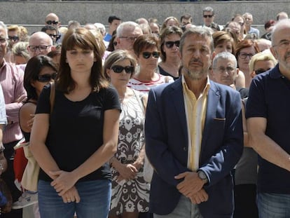 Concentración en Sabiñánigo tras la muerte de la niña, este sábado.