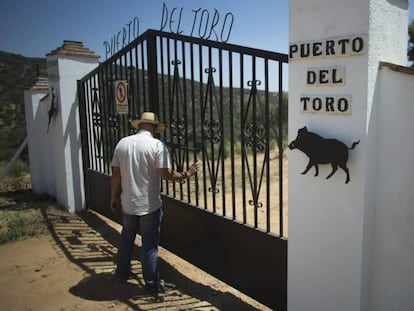 Entrada de la finca "Puerto del Toro' en Villanueva del Rey.