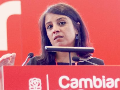 La vicesecretaria del PSOE, Adriana Lastra, interviene durante el 13º congreso del PSOE de Cantabria, el pasado sábado en Santander. ROMAN G.AGUILERA EFE