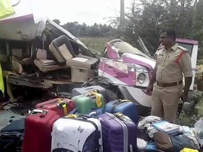 Primeras imágenes del accidente de autobús en India.