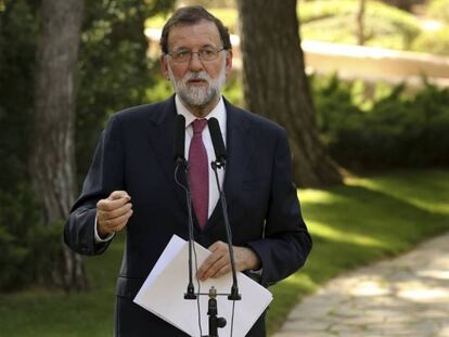 Rajoy durante la rueda de prensa que ha ofrecido tras su tradicional despacho de verano con el Rey.