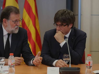 Mariano Rajoy y Carles Puigdemont, reunidos este viernes.