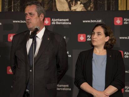 El consejero de Interior catalán, Joaquim Forn, y la alcaldesa de Barcelona, Ada Colau.