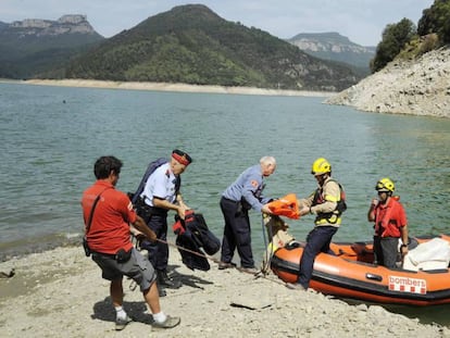 Los Mossos y los Bomberos buscan a los desaparecidos.