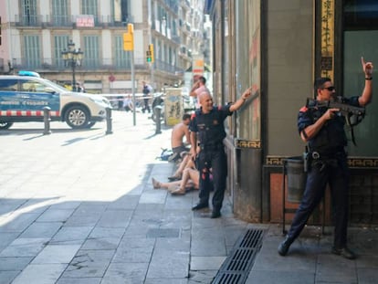 Actuación de los Mossos durante el atentado de La Rambla de Barcelona del 17 de agosto.