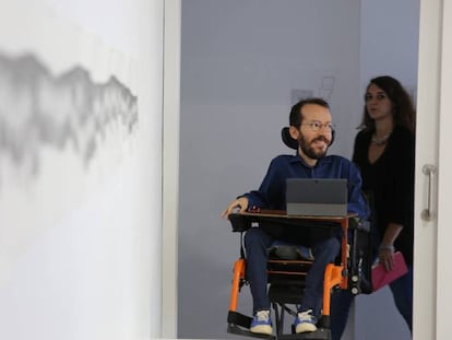 Pablo Echenique y Noelia Verá, en una comparecencia en la sede estatal de Podemos.
