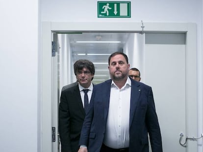 Oriol Junqueras junto a Carles Puigdemont, hoy.