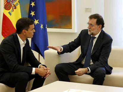 Pedro Sánchez y Mariano Rajoy, reunidos en La Moncloa. En vídeo, las declaraciones de Adriana Lastra, vicesecretaria general del PSOE.