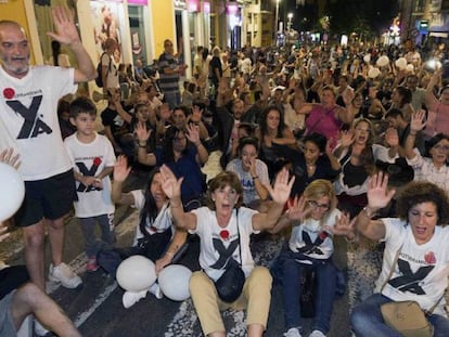 Centenares de personas se manifestaron el miércoles en Murcia para reclamar el soterramiento de las vías del AVE.