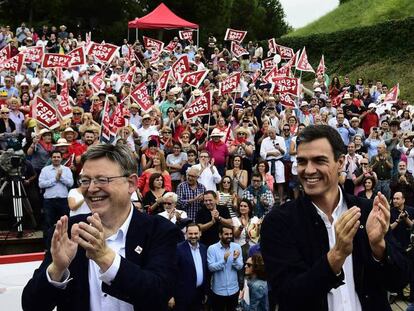 Pedro Sánchez con el presidente valenciano Ximo Puig en Valencia.