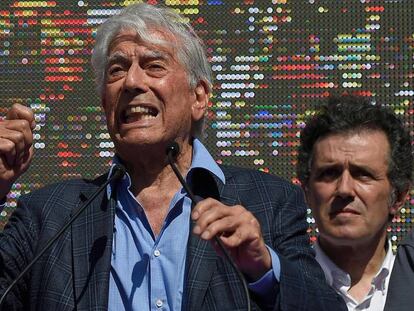 Vargas Llosa durant el seu discurs a Barcelona.