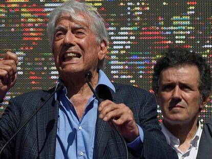 Vargas Llosa durante su discurso en Barcelona.