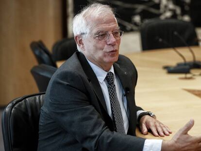 Josep Borrell, en un momento de la entrevista. Claudio Álvarez