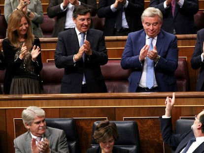 Mariano Rajoy, aplaudido por la bancada del PP en una imagen de archivo.