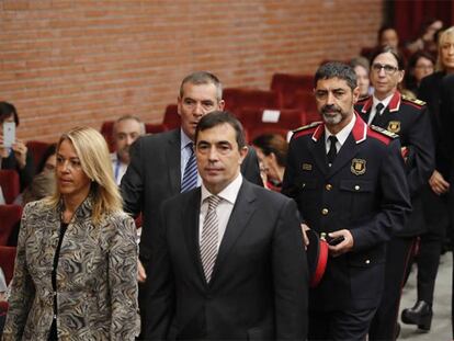 Trapero (centro, de uniforme), durante un acto el día 20.